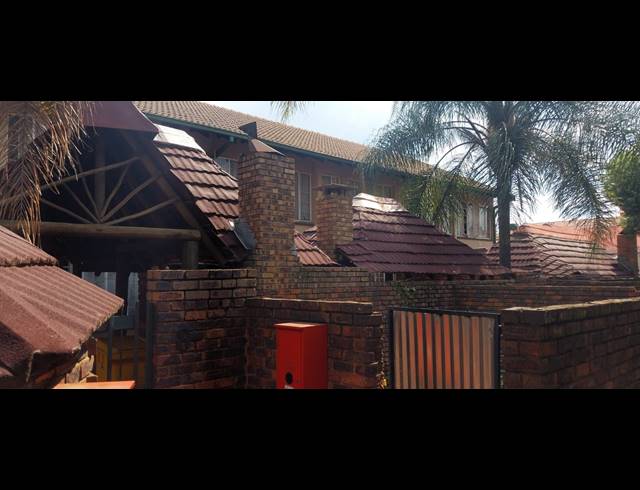 4 BEDROOM TOWNHOUSE FOR SALE IN PRETORIA WEST
